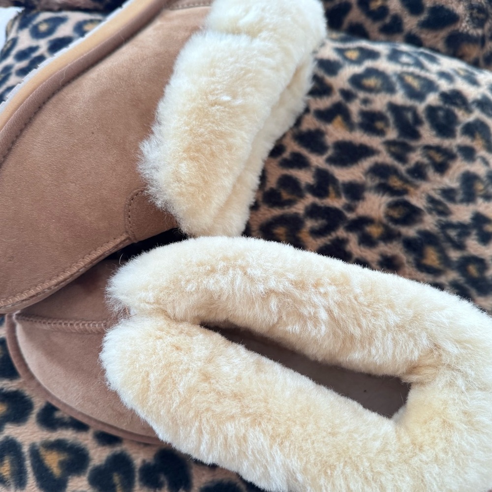 Emu Brown leather Ankle Boots / slippers with Cream sheering